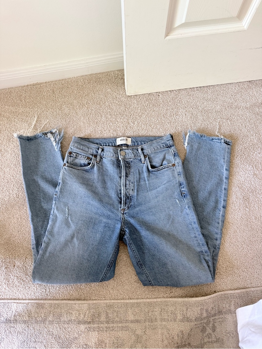 Agolde - Nico - Light Blue High-Rise Mom Jeans with Frayed Hem